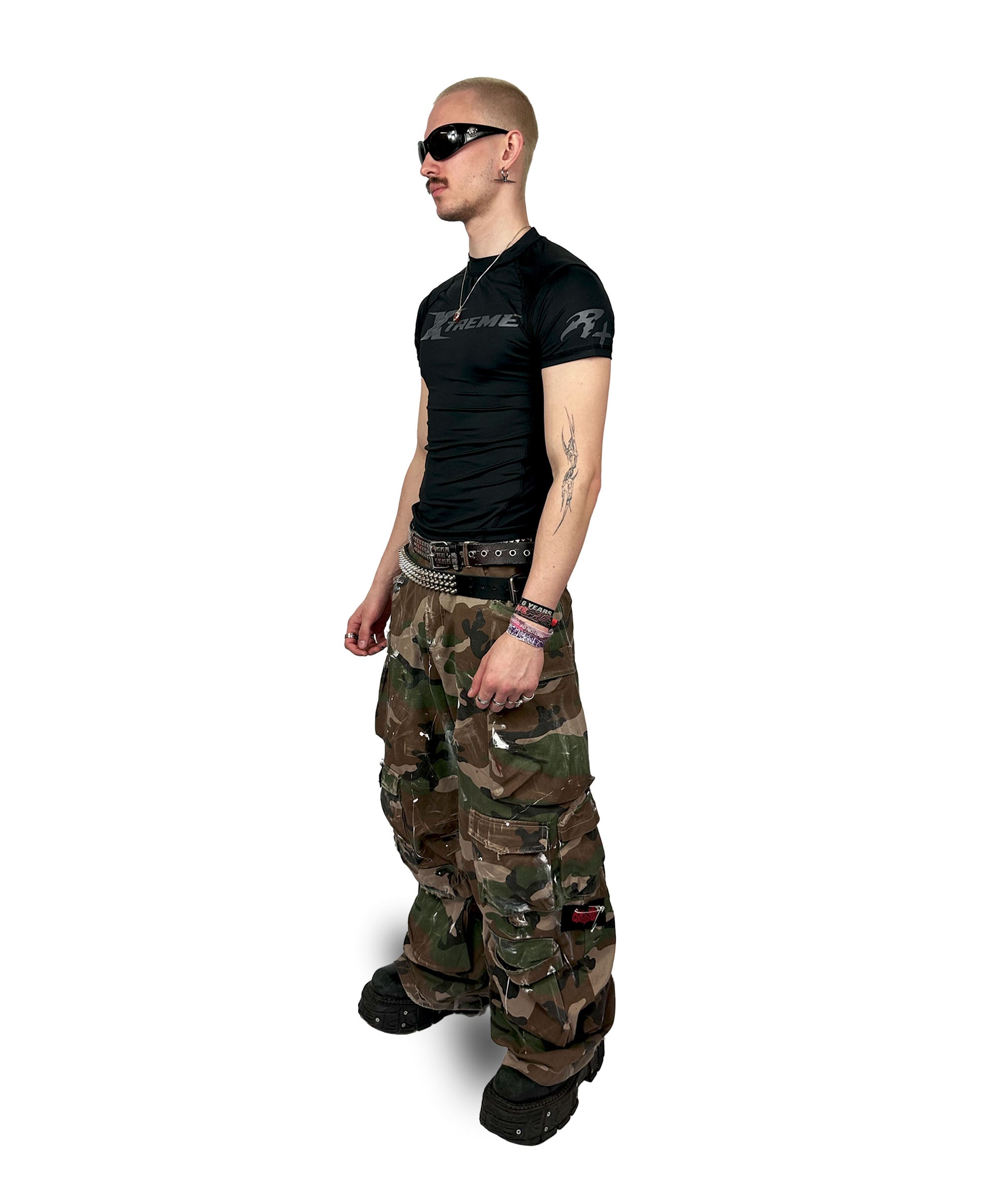 R+_COMBAT_CAMO_PANTS_MALE_SIDE
