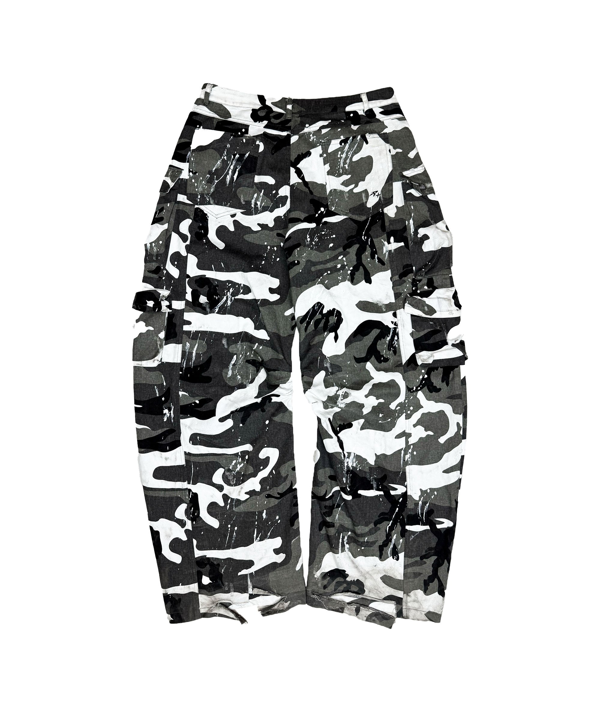 oversized_camo_pants_black_white