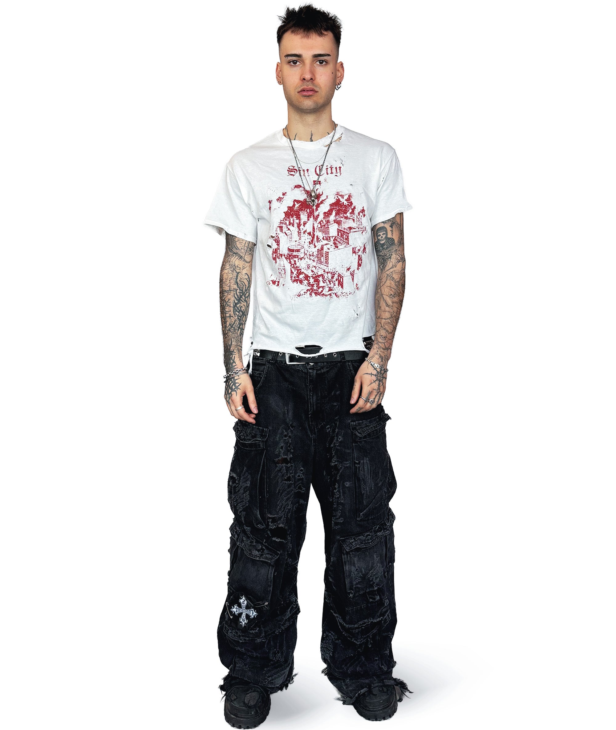 SIN CITY - DISTRESSED T-SHIRT | WHITE/RED UNISEX